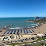 Dpto a metros de playa varese